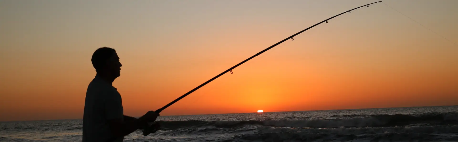 Pesca en la playa en Gambia