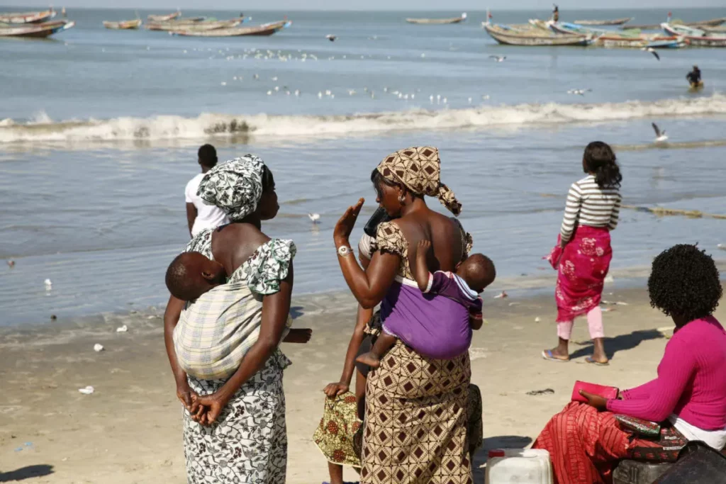 Mujeres en el centro de pesca Gambia
