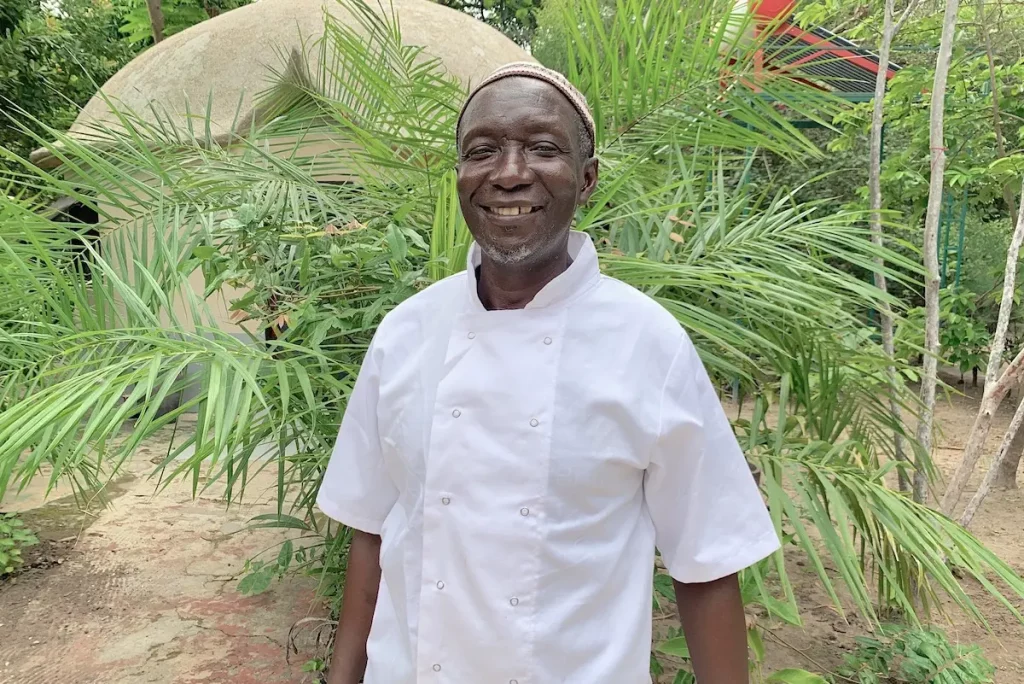 Famara-Chef bij Footsteps Eco-lodge Gambia